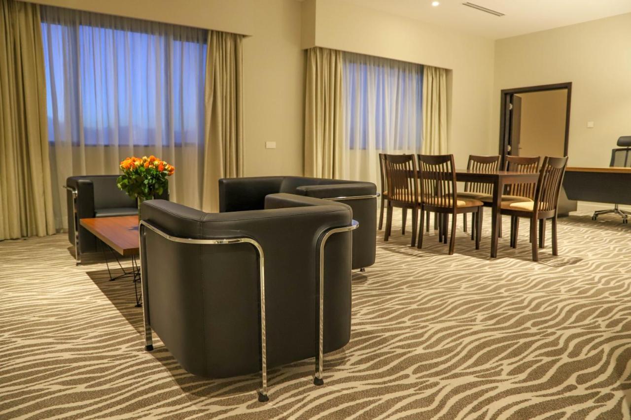 Eka Hotel Eldoret Bagian luar foto