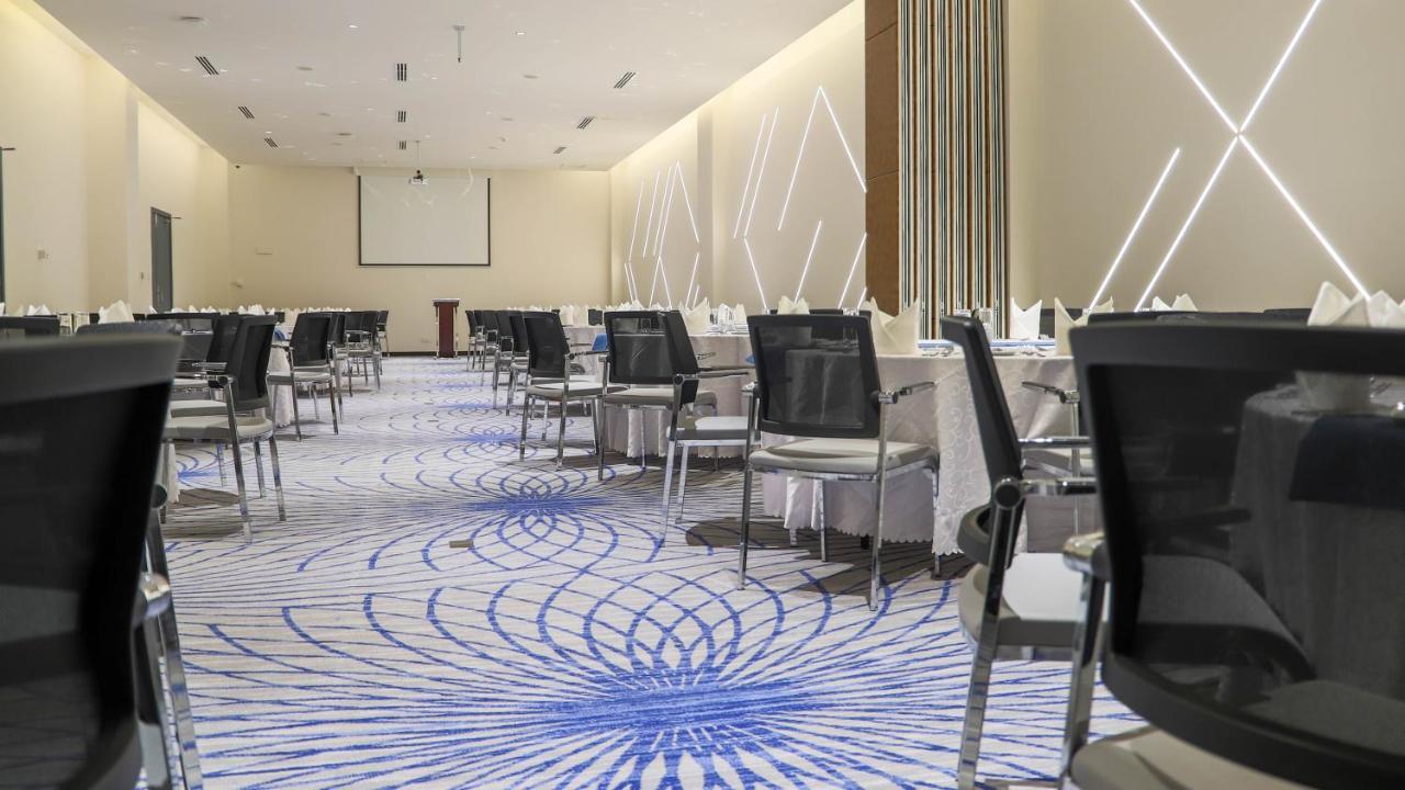 Eka Hotel Eldoret Bagian luar foto